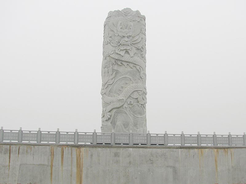 大型石龍柱